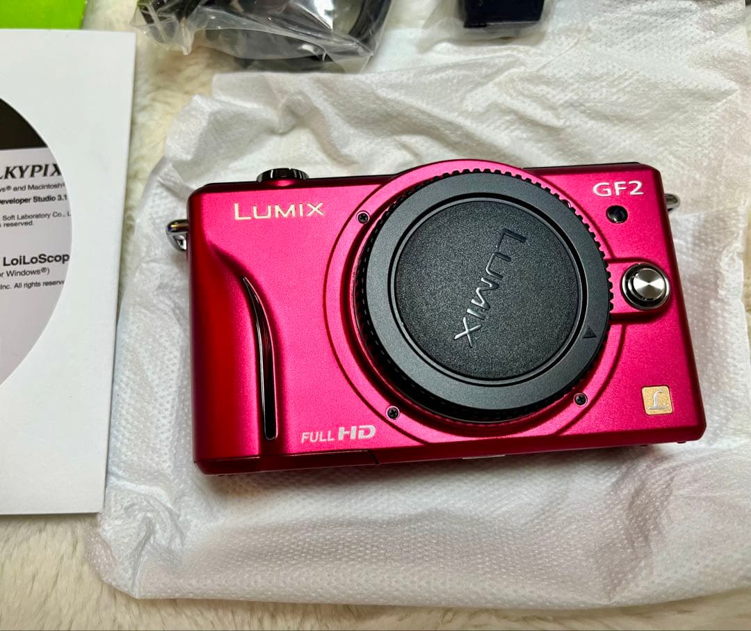 【未使用品】LUMIX GF2 レッド　レンズ無し