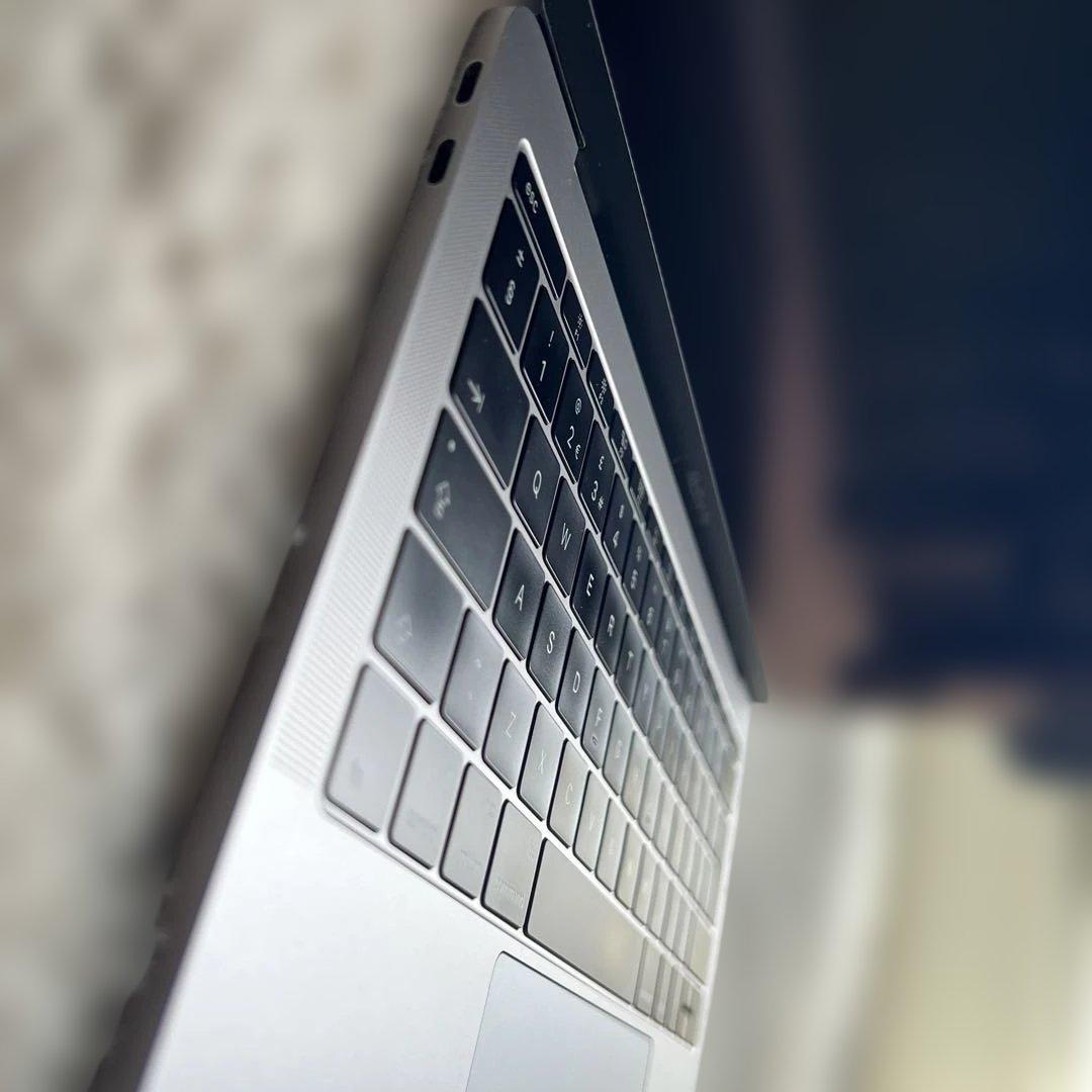 MacBook本体 MacBook Pro 2017 Intel i5 256GB 8GB RAM