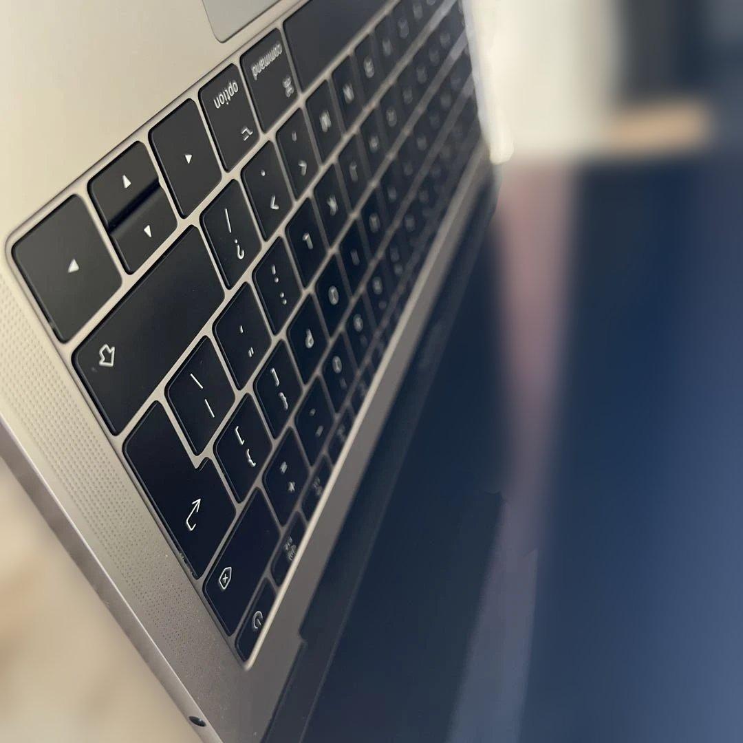 MacBook本体 MacBook Pro 2017 Intel i5 256GB 8GB RAM