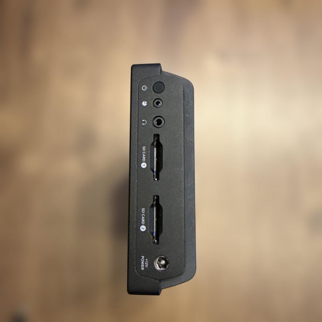 Blackmagic Video Assist 7” 3G （別売付属品付き）