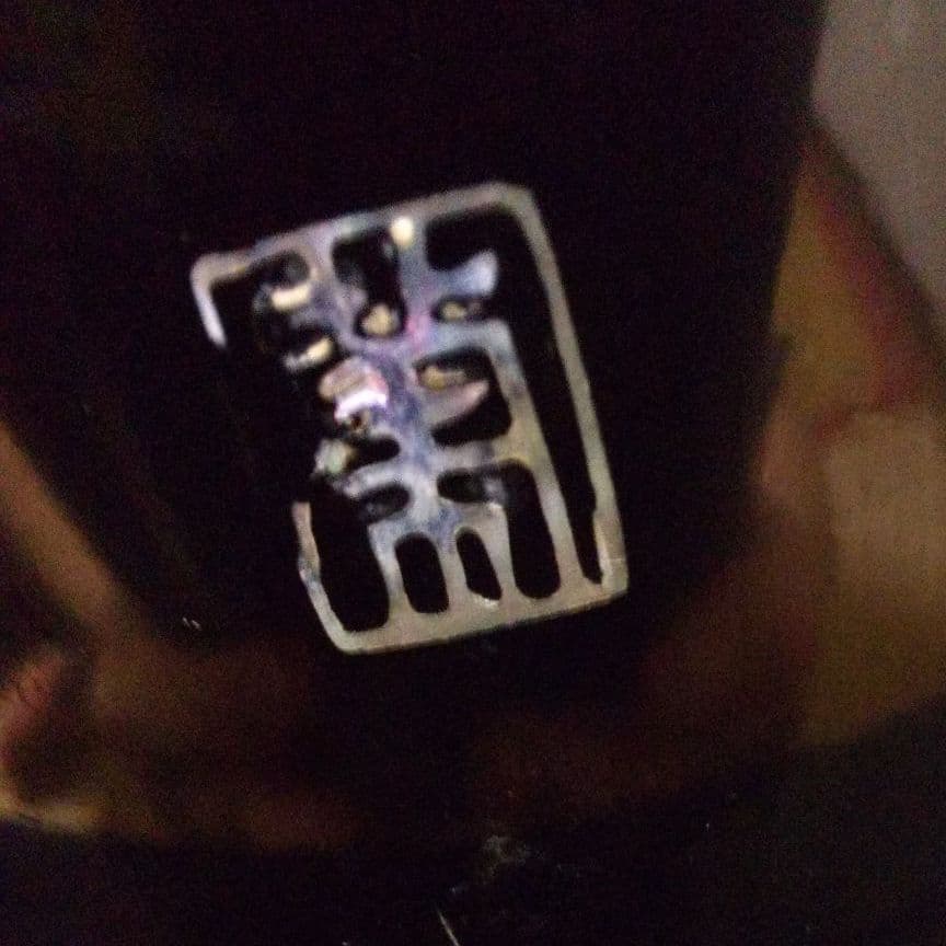 貝装飾の壺(花瓶)