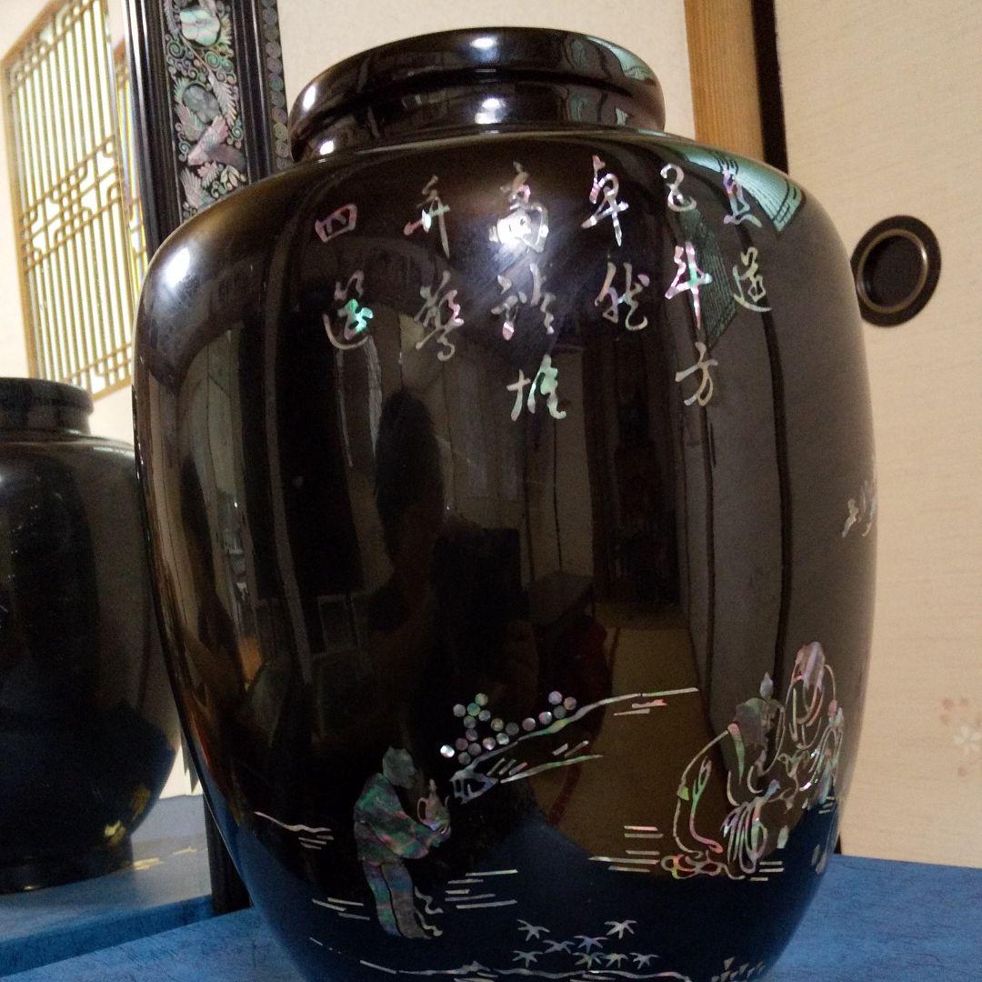 貝装飾の壺(花瓶)