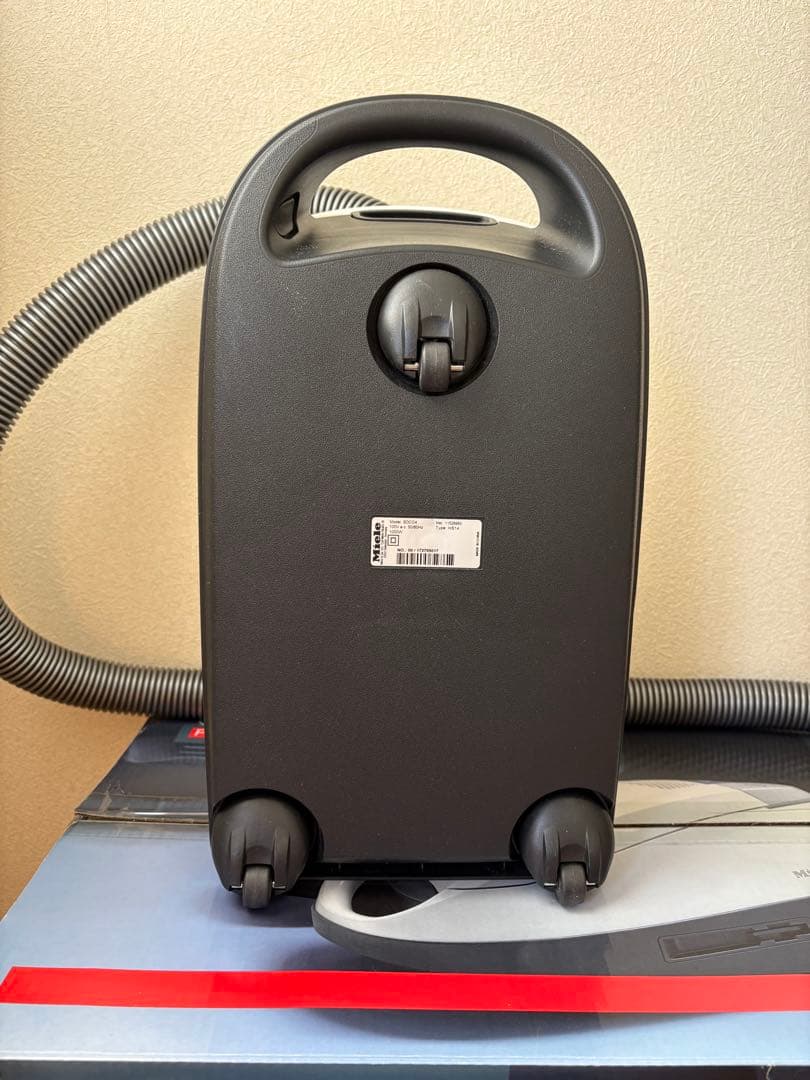 ミーレ掃除機　Compact C2 SDCO4 Lotus White 美品