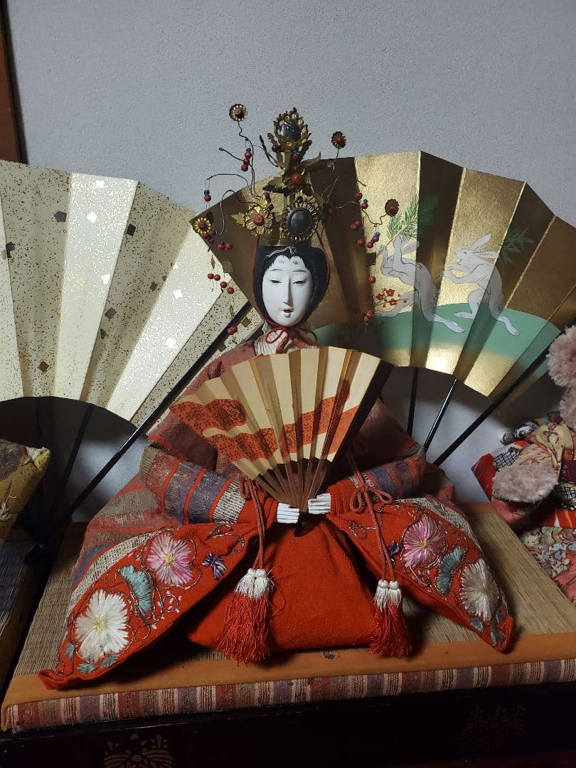 参考出品　110年前のお雛様　伝統的な雛人形（赤・金）