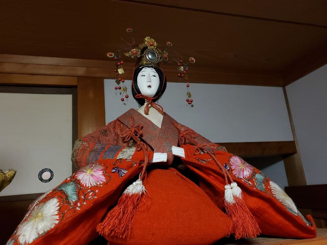 参考出品　110年前のお雛様　伝統的な雛人形（赤・金）