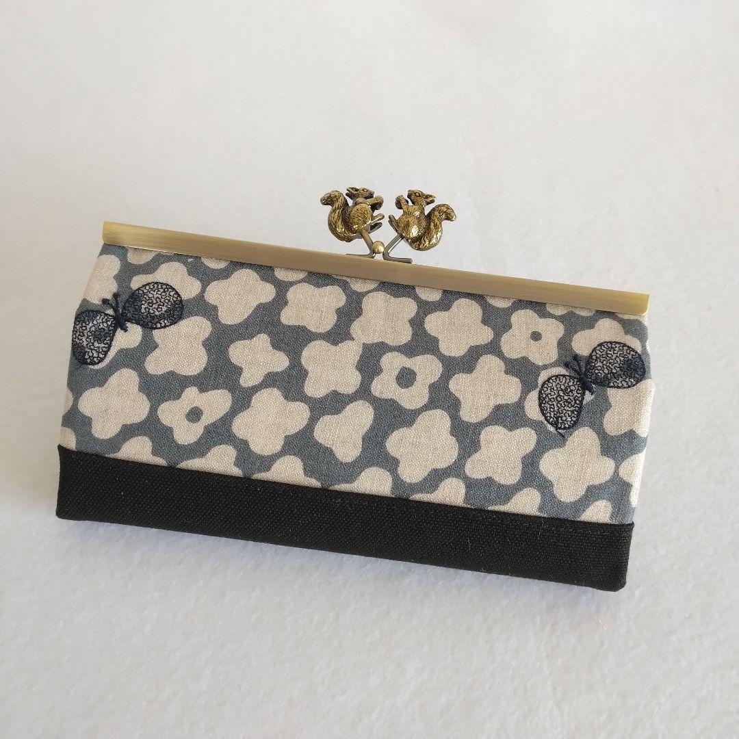 ミナペルホネン hanaco+choucho(グレー) リス浮足がま口長財布