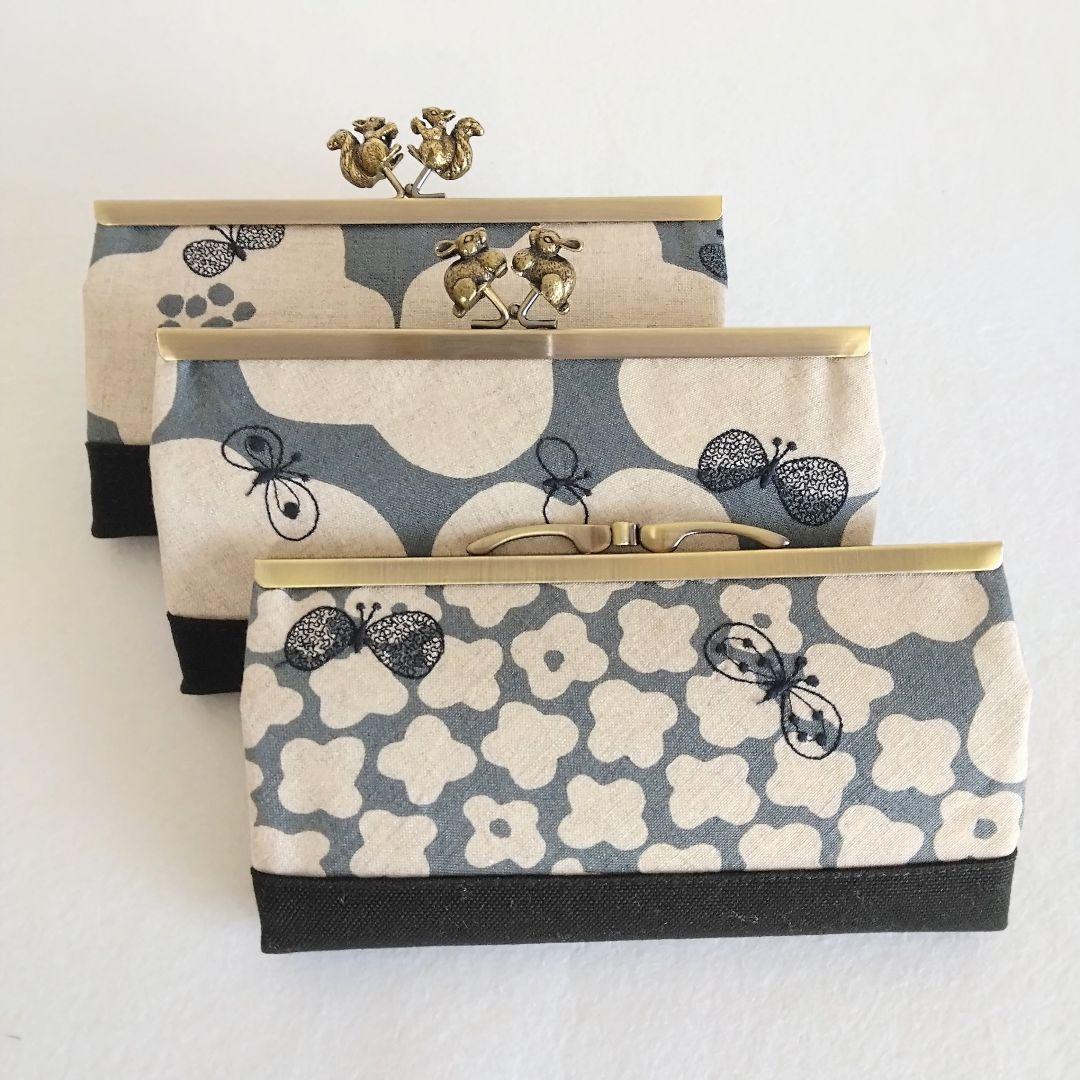 ミナペルホネン hanaco+choucho(グレー) リス浮足がま口長財布