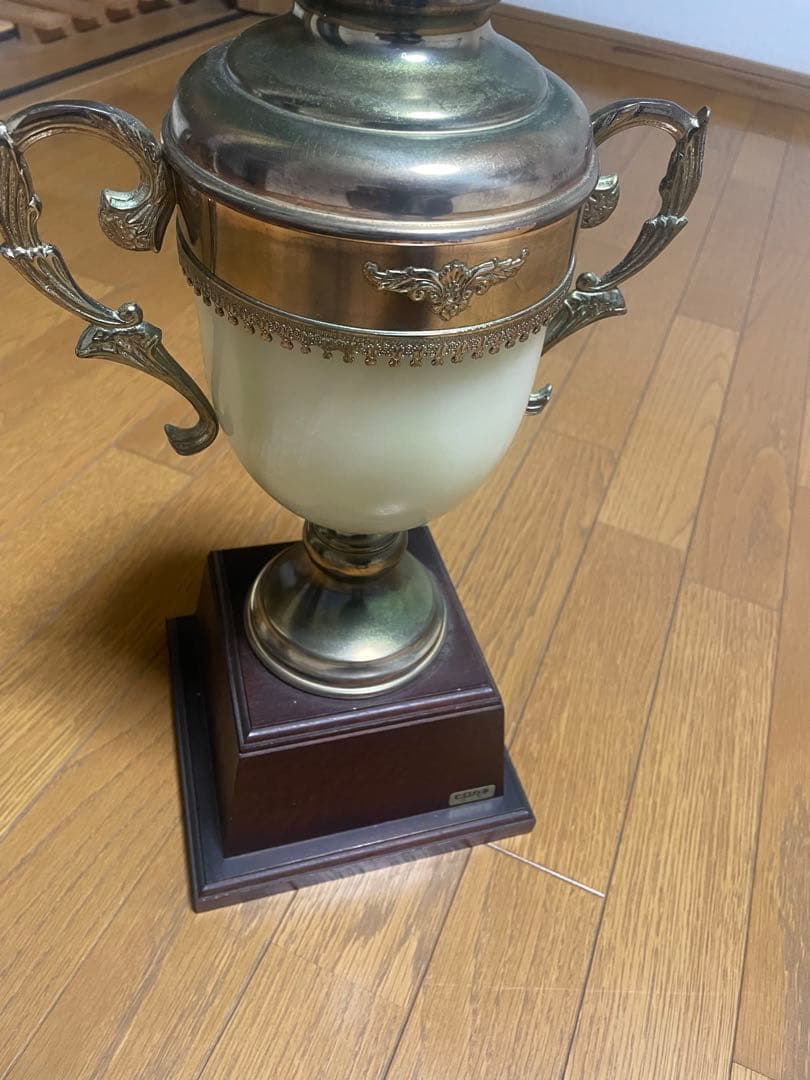 優勝トロフィー