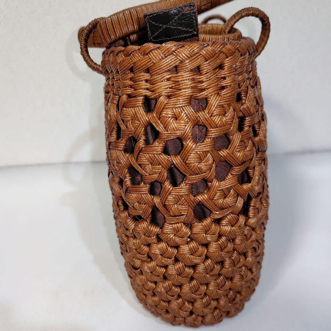 クラフトで作った山葡萄風花結び編＆花車編かごバッグ（チャーム付ファスナー付き蓋）