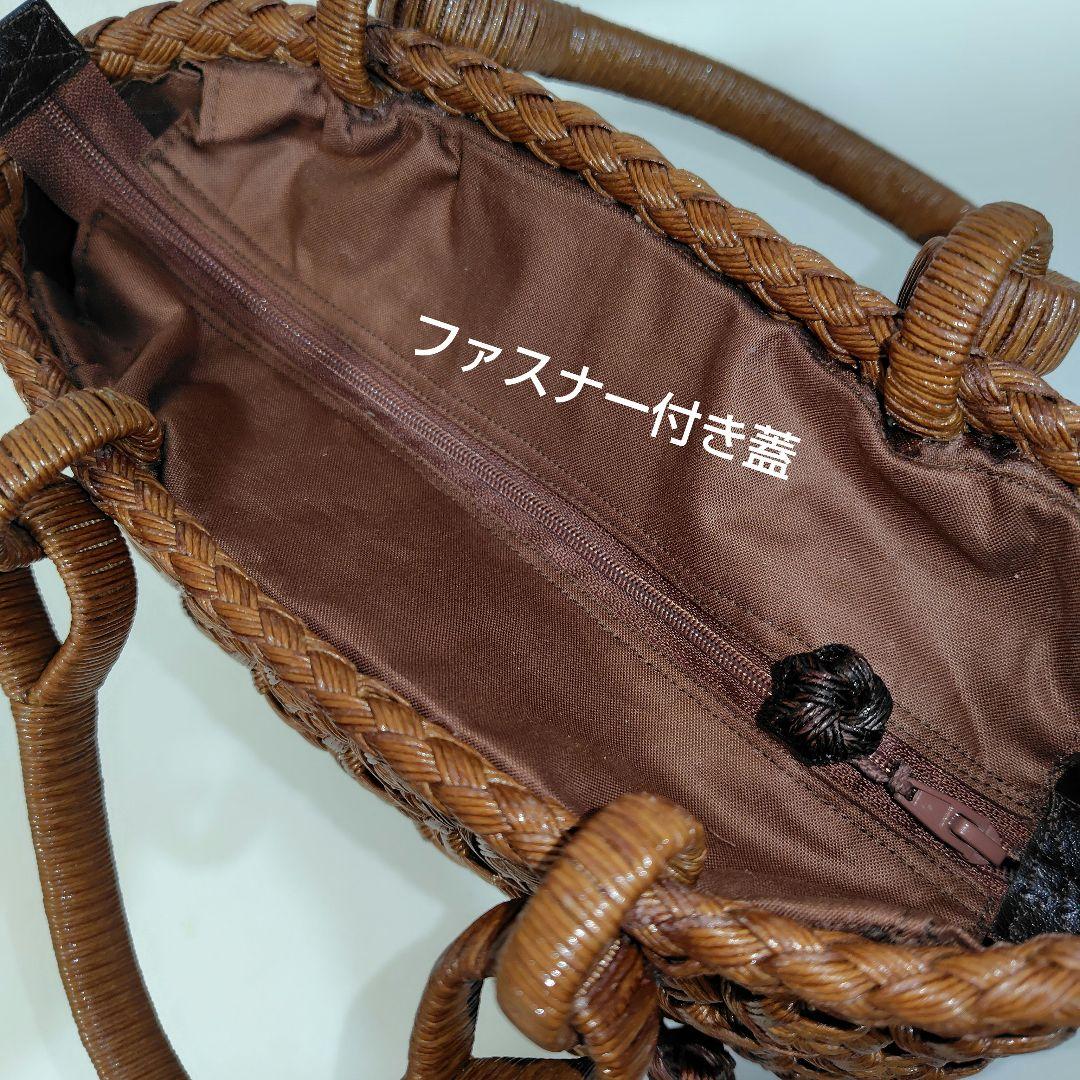 クラフトで作った山葡萄風花結び編＆花車編かごバッグ（チャーム付ファスナー付き蓋）