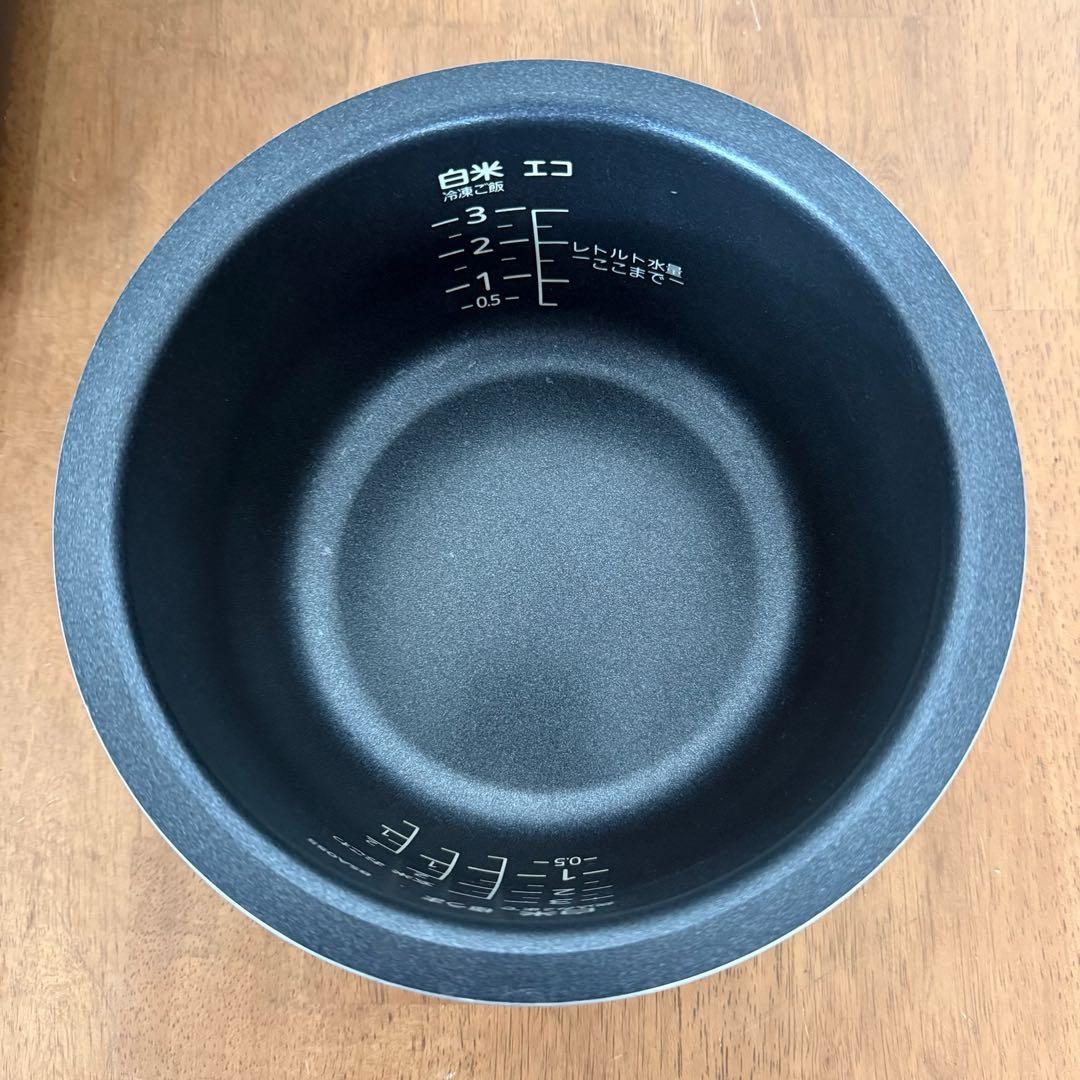 ● 美品 タイガー マイコンジャー 炊飯器 炊き立て3合 JBS-A055