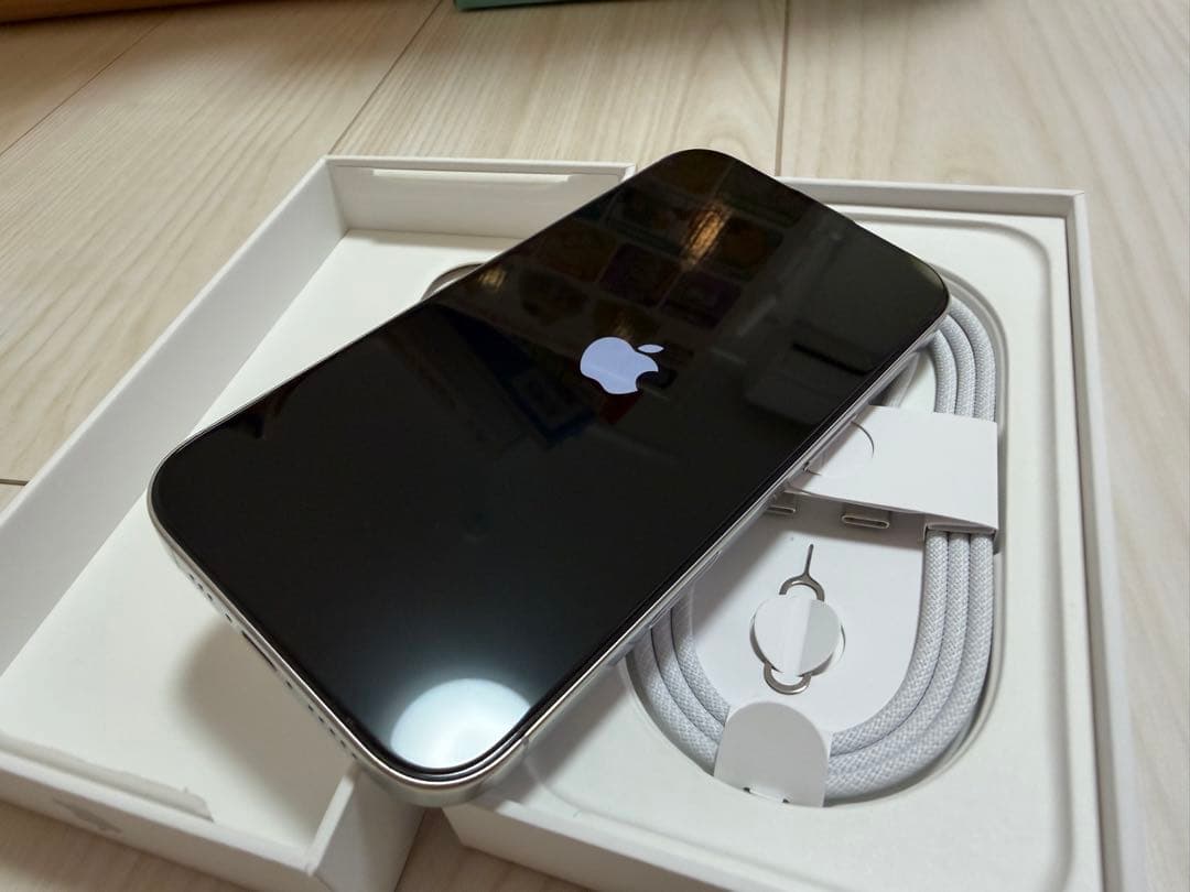 超美品　iPhone16Pro 512GB ホワイト