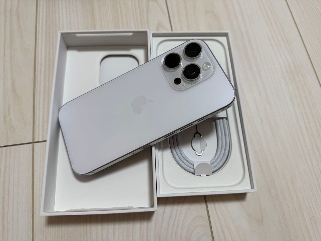 超美品　iPhone16Pro 512GB ホワイト