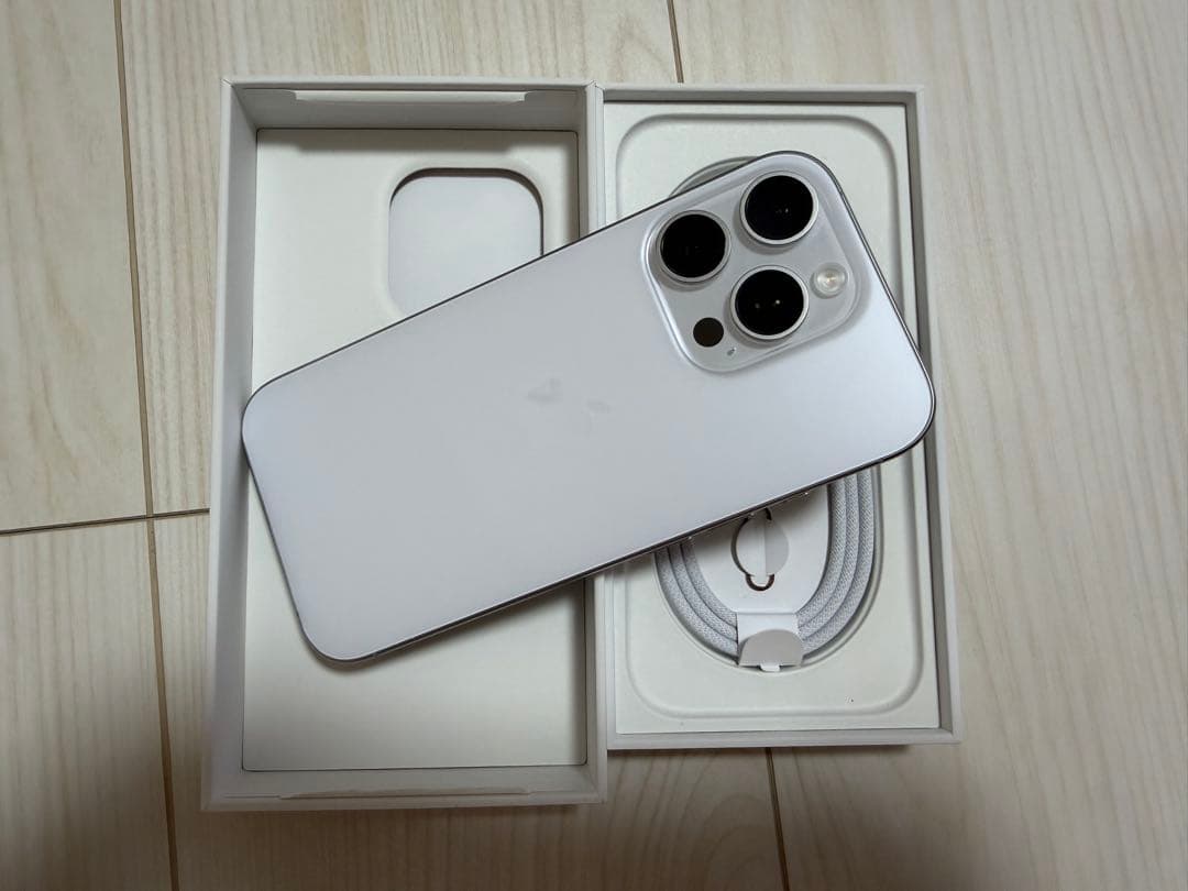 超美品　iPhone16Pro 512GB ホワイト