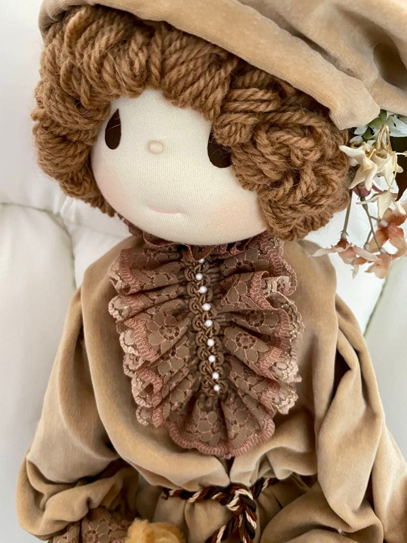 おしゃれなフリル付きスタイルの米山京子風メルヘン人形 約60cm