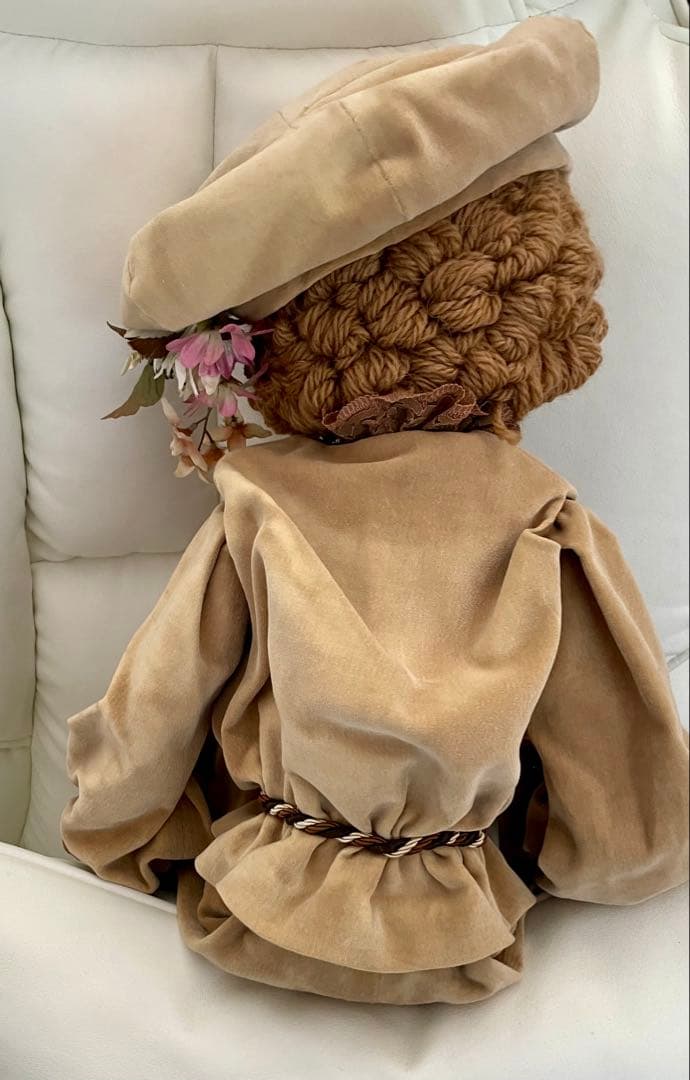 おしゃれなフリル付きスタイルの米山京子風メルヘン人形 約60cm