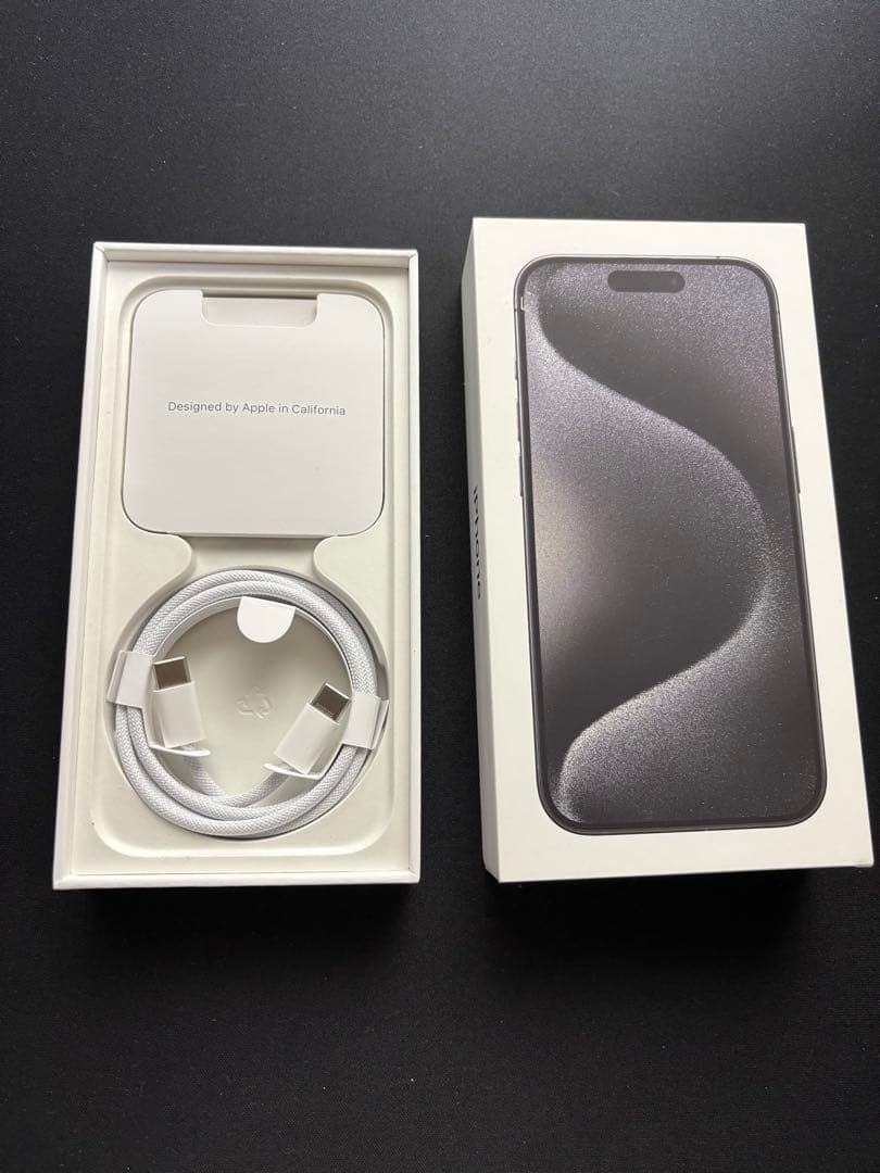 Apple iPhone 15 Pro ブラックチタニウム　256G 美品