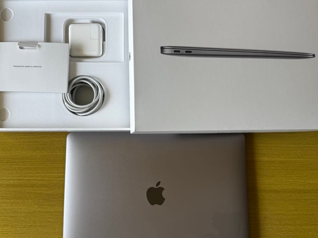 MacBook本体 M1 MacBook Air (RAM 8GB, SSD 256GB) SG