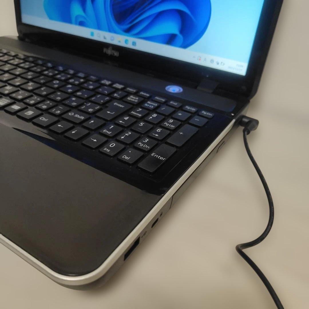 富士通　ノートパソコン Core i5 Windows11 最新オフィス
