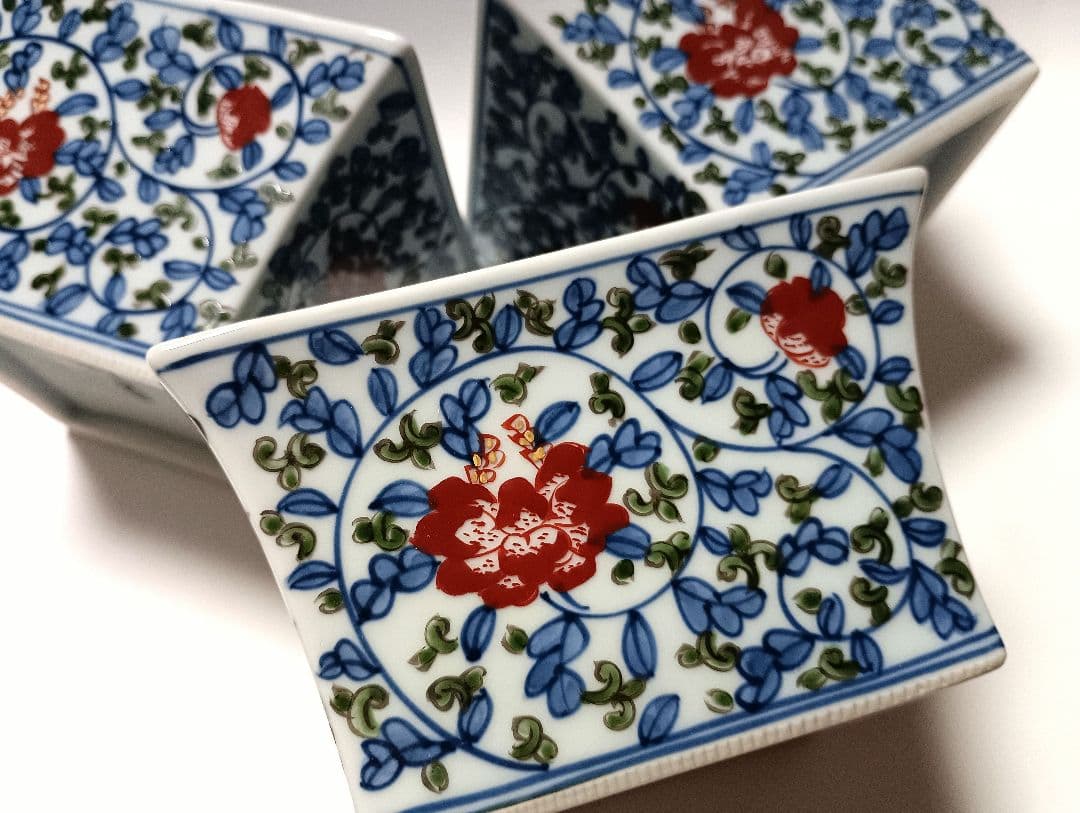 ② 源右衛門窯 染錦 牡丹唐草 角鉢 3客組