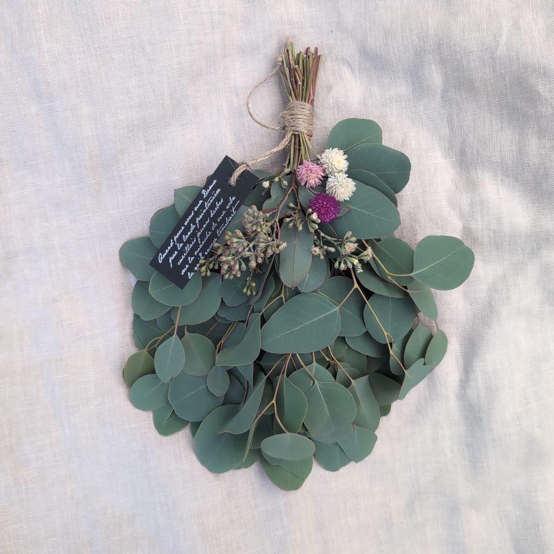 メル86631様ご相談中　ユーカリの500円スワッグ　千日紅を添えて