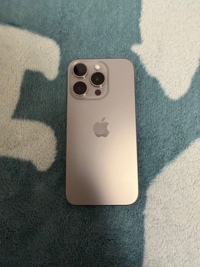 Apple iPhone 15 Pro ナチュラルチタニウム256GB