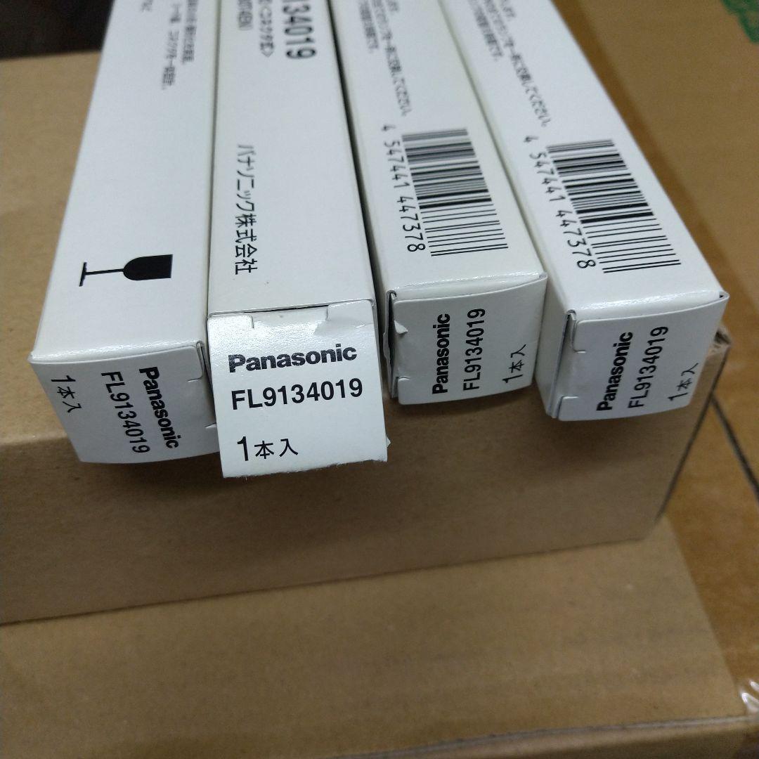 ま*み様 Panasonic FL 9134019 蛍光灯 CF130T4EN