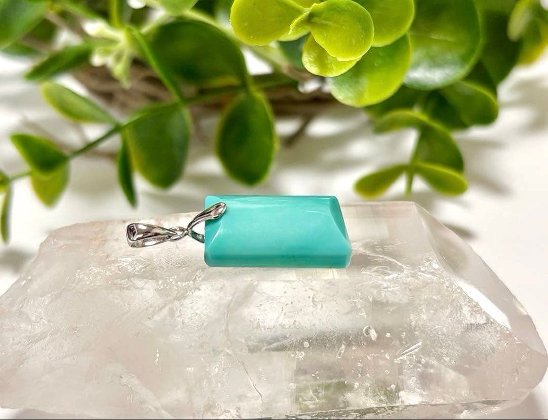 究極品質　天空神の守護石　ペルシアンブルーターコイズのプレミアムペンダントトップ