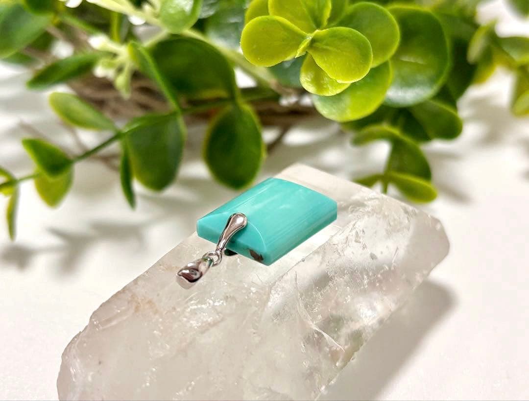 究極品質　天空神の守護石　ペルシアンブルーターコイズのプレミアムペンダントトップ