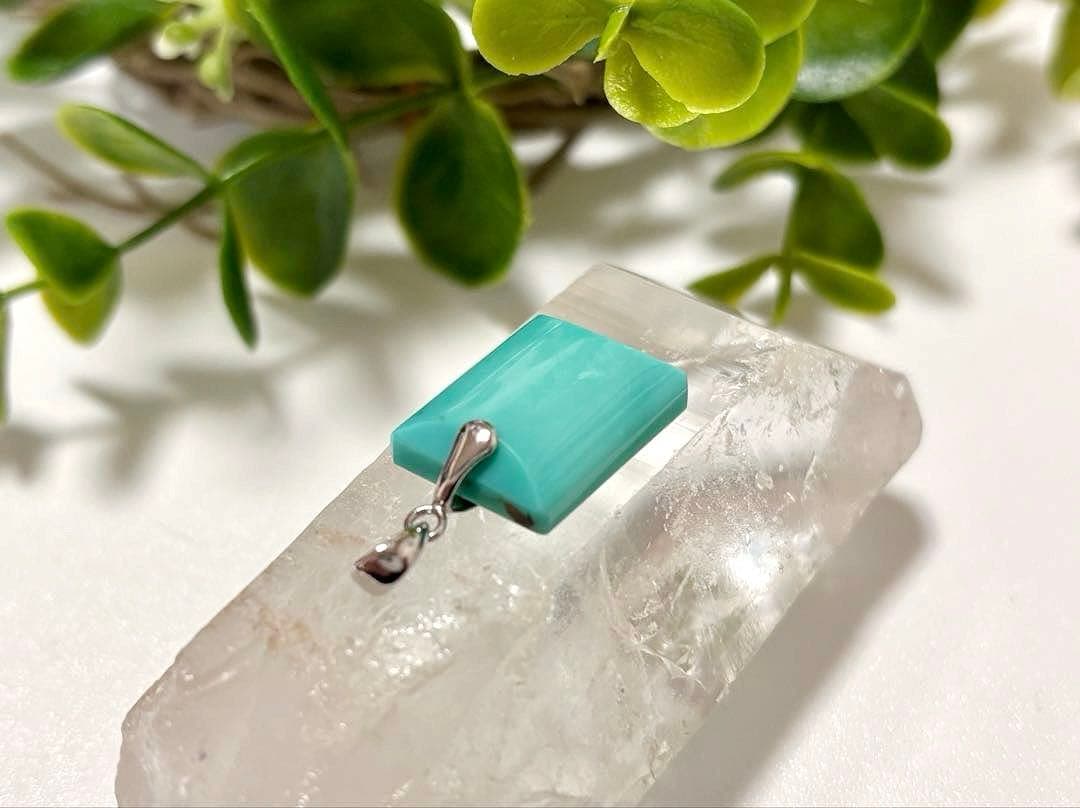 究極品質　天空神の守護石　ペルシアンブルーターコイズのプレミアムペンダントトップ