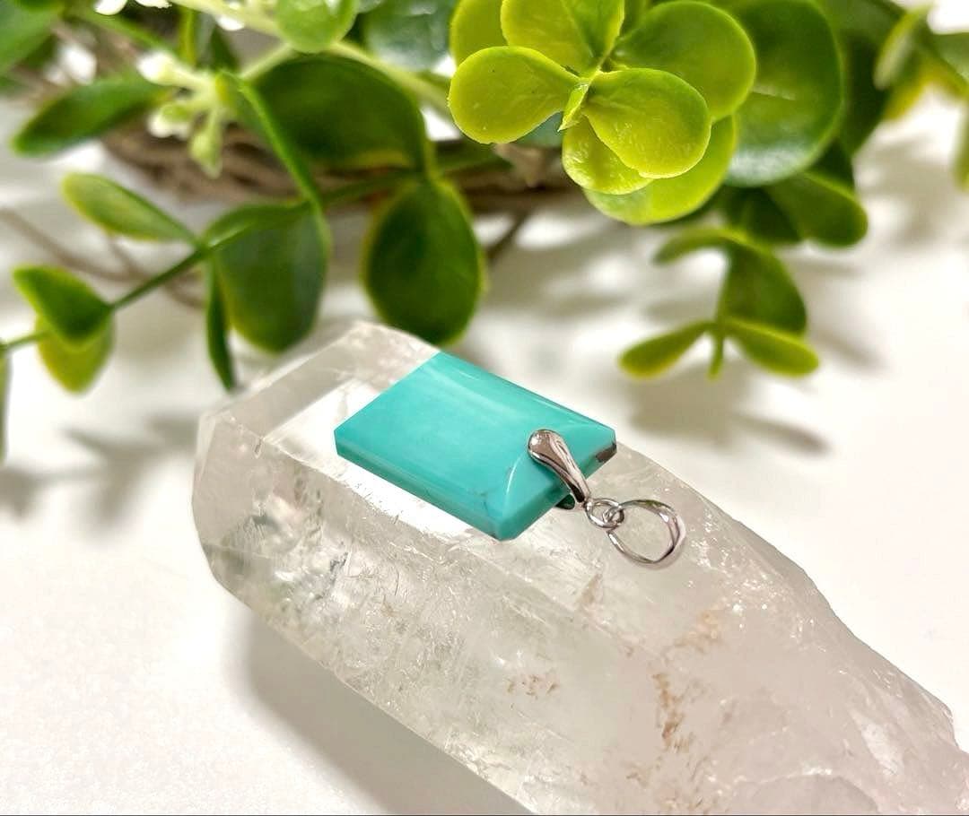 究極品質　天空神の守護石　ペルシアンブルーターコイズのプレミアムペンダントトップ