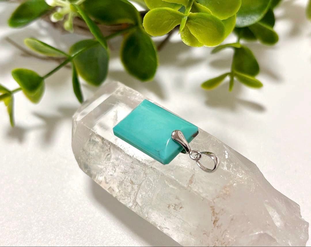 究極品質　天空神の守護石　ペルシアンブルーターコイズのプレミアムペンダントトップ