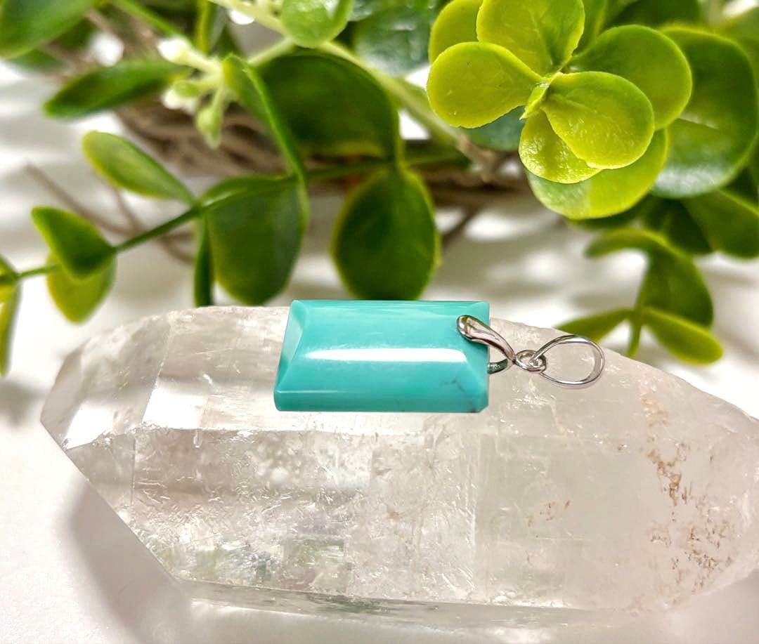 究極品質　天空神の守護石　ペルシアンブルーターコイズのプレミアムペンダントトップ