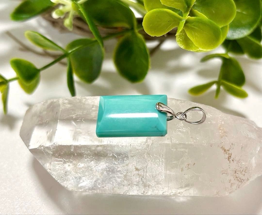 究極品質　天空神の守護石　ペルシアンブルーターコイズのプレミアムペンダントトップ