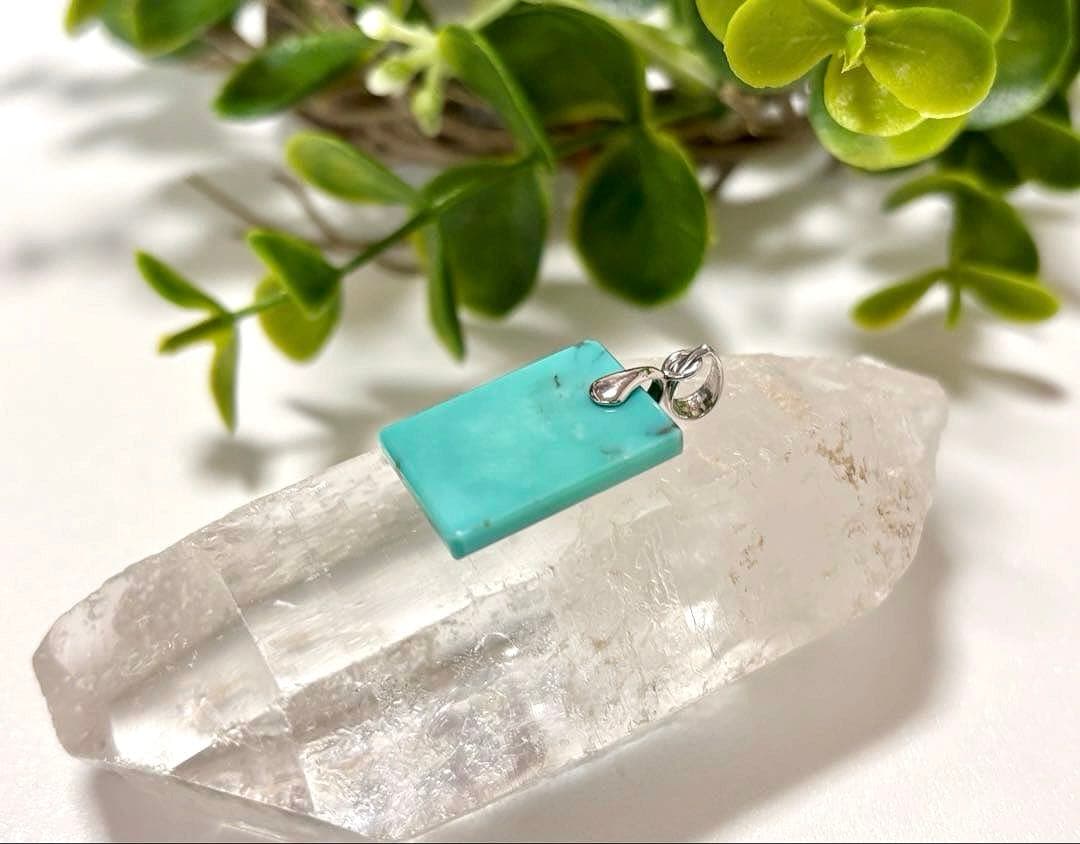 究極品質　天空神の守護石　ペルシアンブルーターコイズのプレミアムペンダントトップ