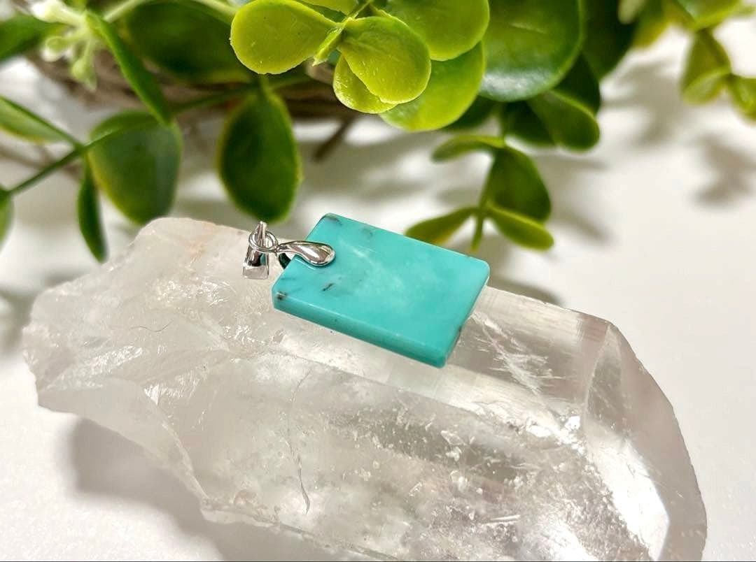 究極品質　天空神の守護石　ペルシアンブルーターコイズのプレミアムペンダントトップ