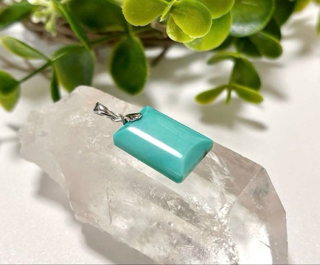 究極品質　天空神の守護石　ペルシアンブルーターコイズのプレミアムペンダントトップ