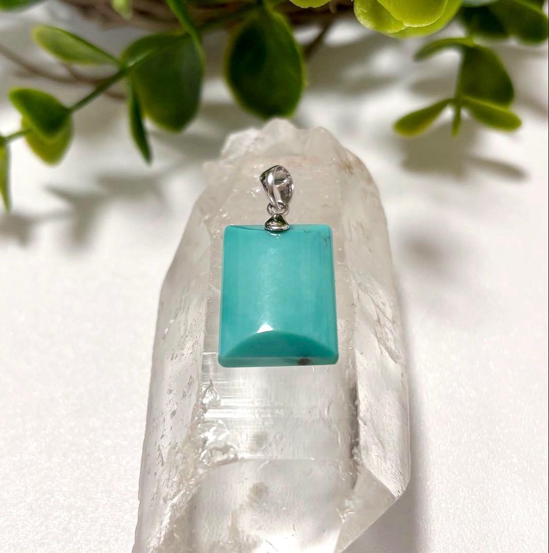 究極品質　天空神の守護石　ペルシアンブルーターコイズのプレミアムペンダントトップ