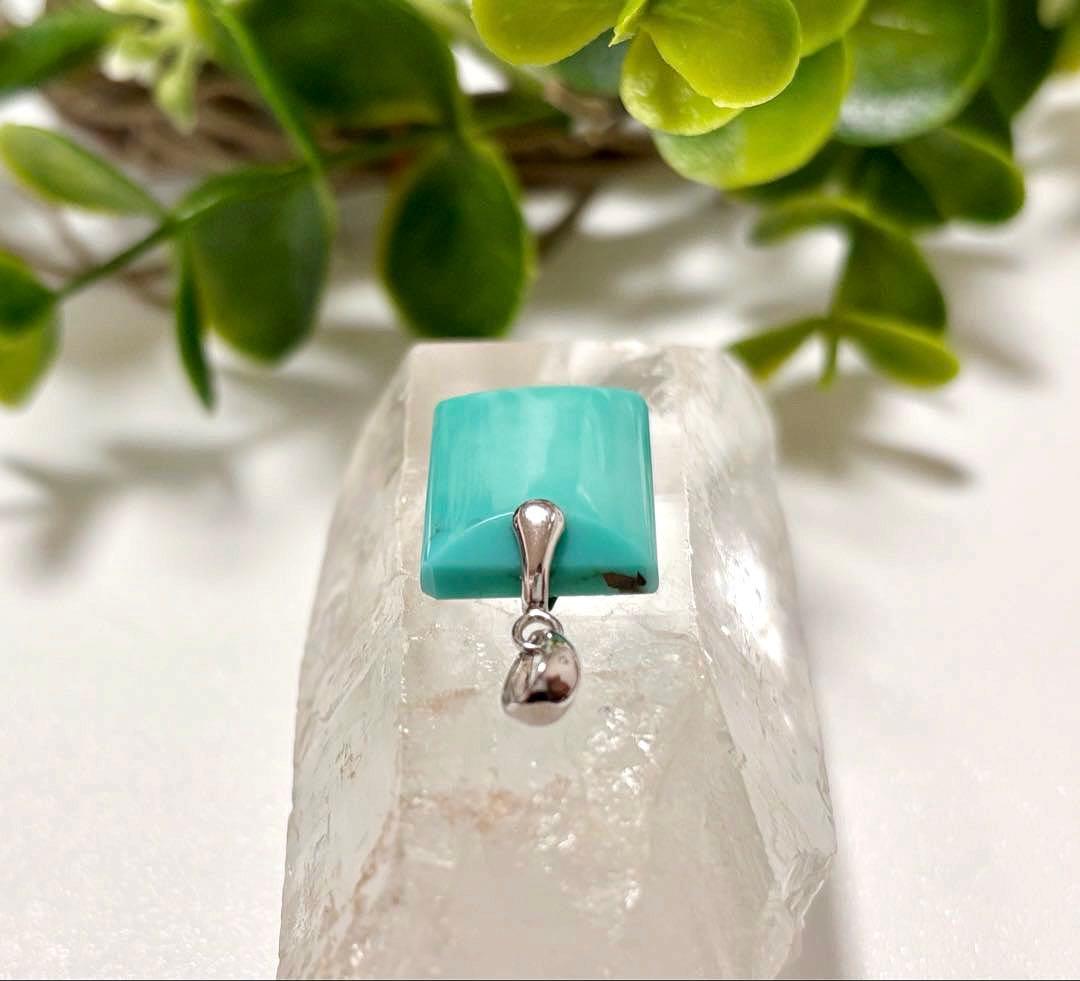 究極品質　天空神の守護石　ペルシアンブルーターコイズのプレミアムペンダントトップ