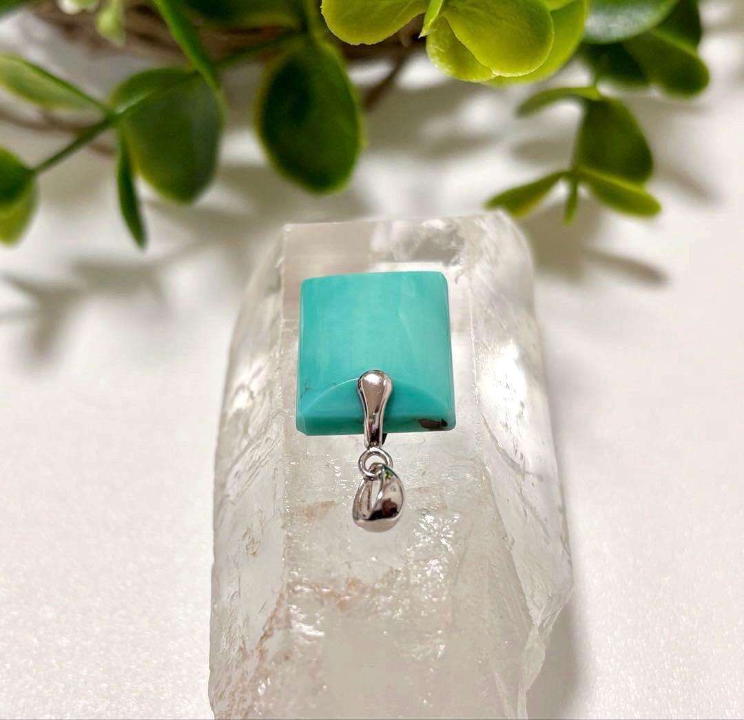 究極品質　天空神の守護石　ペルシアンブルーターコイズのプレミアムペンダントトップ