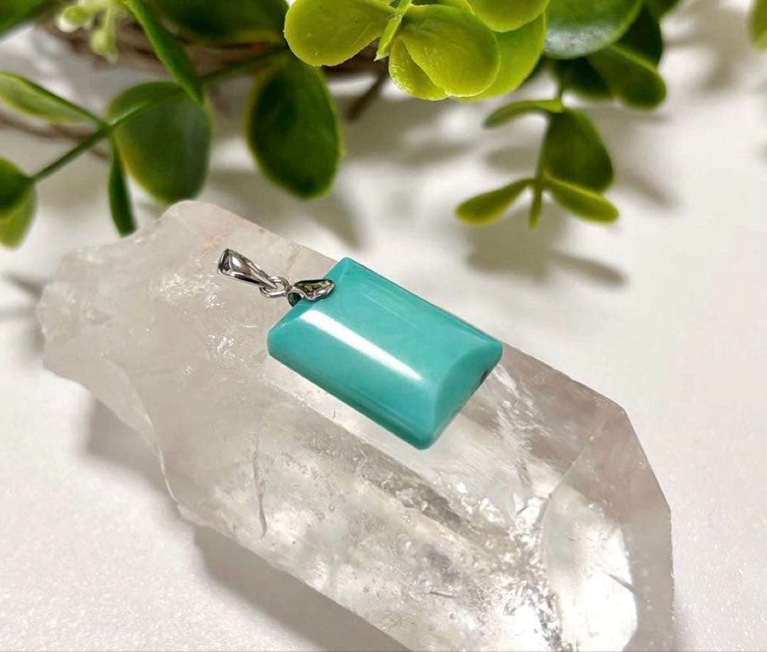 究極品質　天空神の守護石　ペルシアンブルーターコイズのプレミアムペンダントトップ