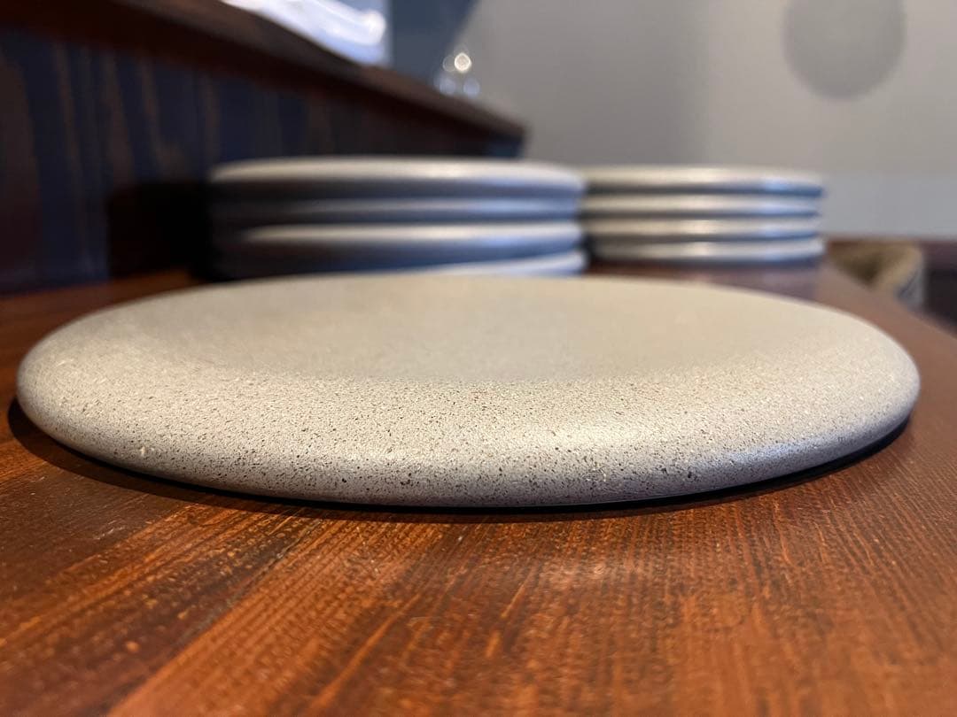 グレー 円形皿 直径約28cm ソフィー ラウンディッシュプレート2枚〜