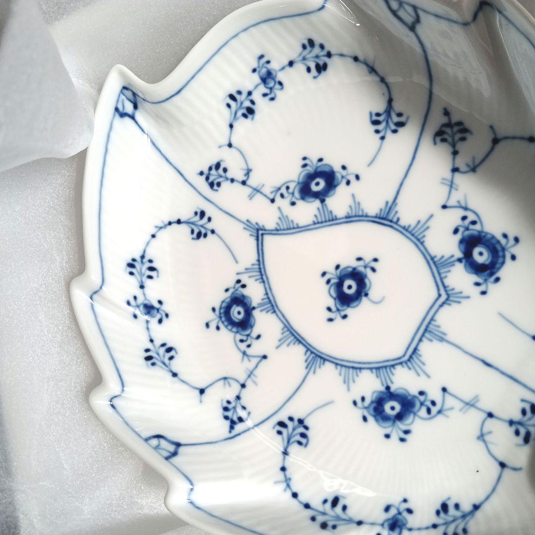 ロイヤルコペンハーゲン　ブルーフルーテッドプレイン葉っぱ皿