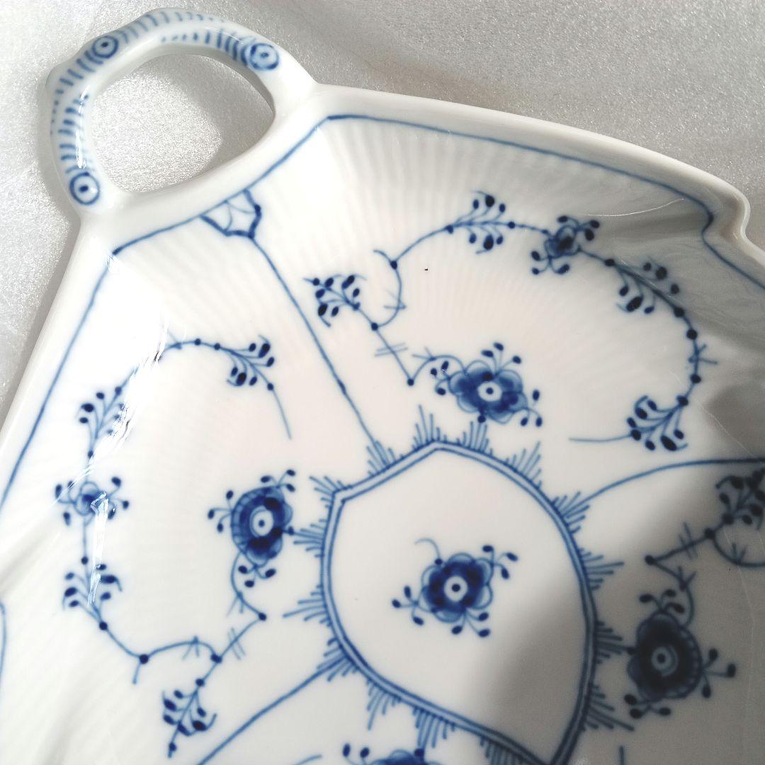 ロイヤルコペンハーゲン　ブルーフルーテッドプレイン葉っぱ皿