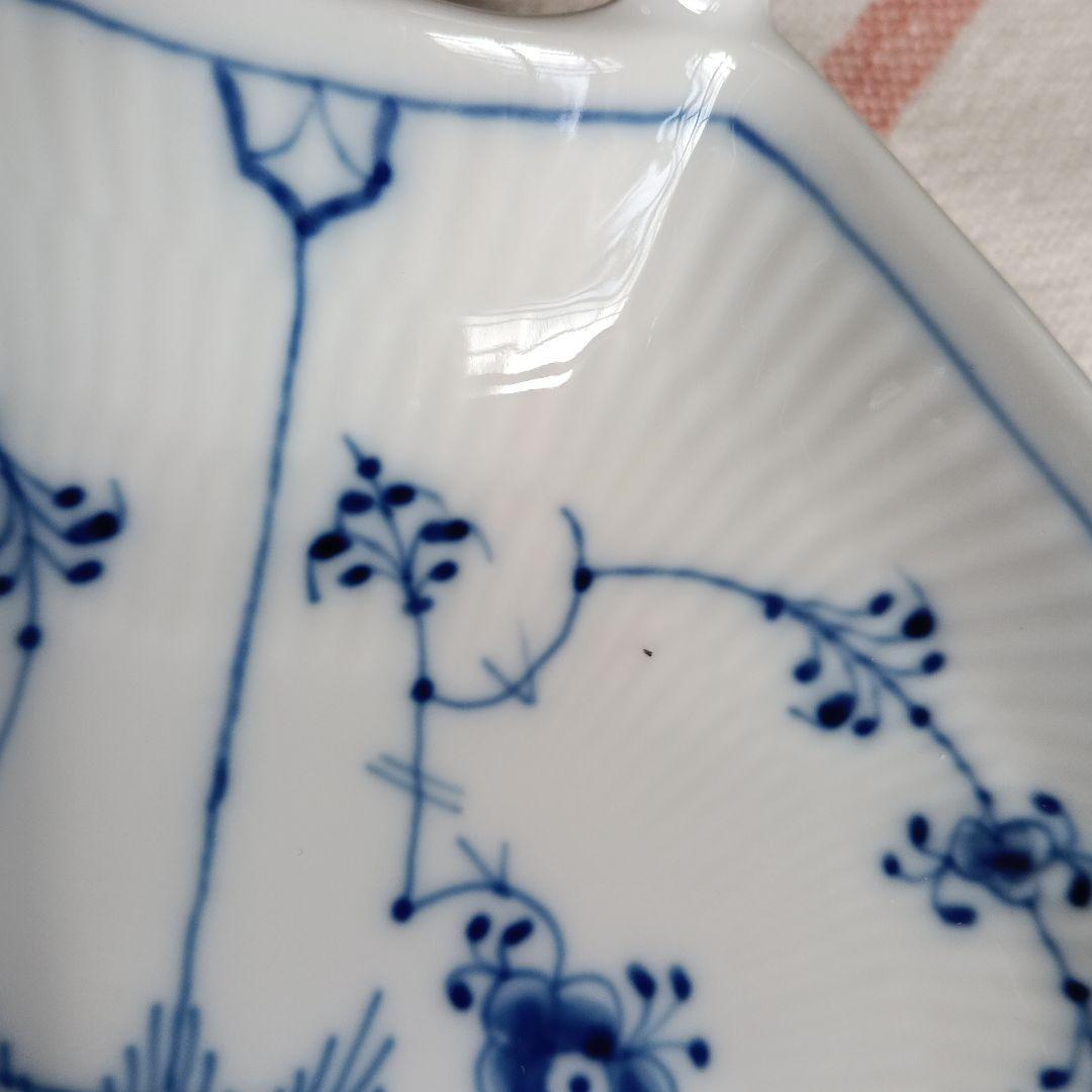 ロイヤルコペンハーゲン　ブルーフルーテッドプレイン葉っぱ皿