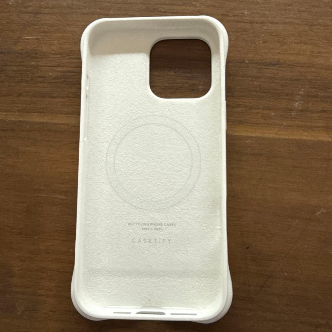 Casetify ホワイト波紋デザインケース iPhone16プロマックス