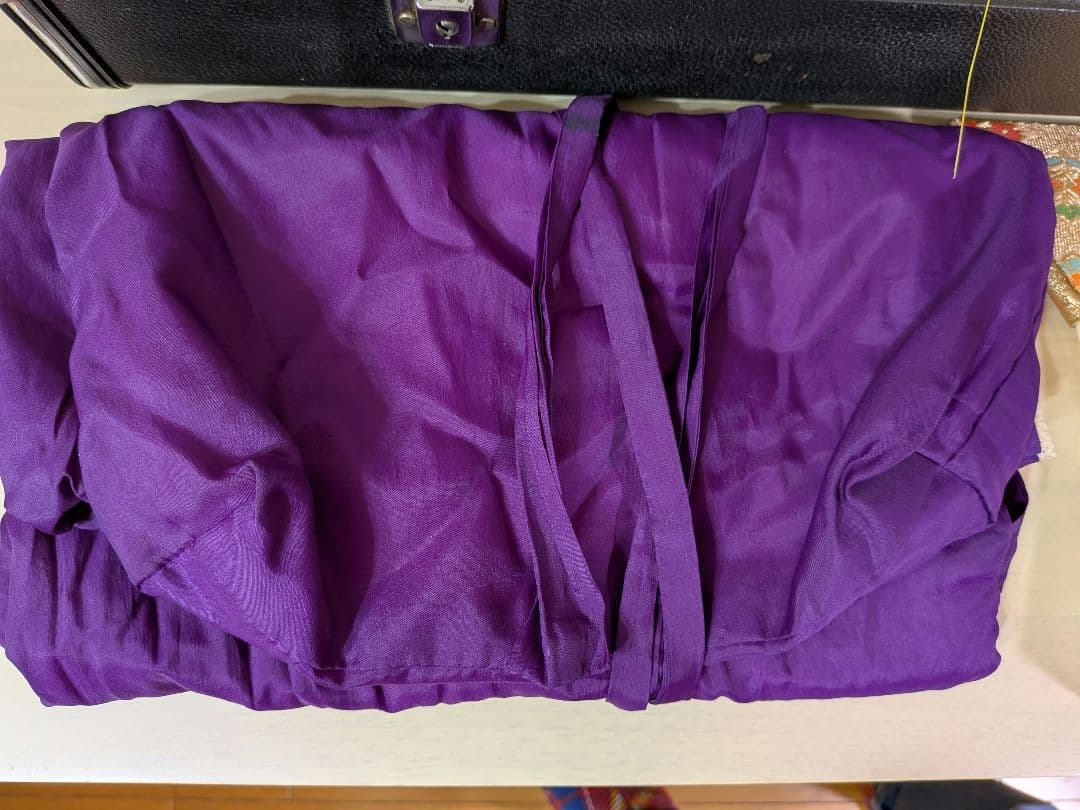 中古 三味線 胴の皮破れなし ハードケース入、バチ、長袋など小物込み