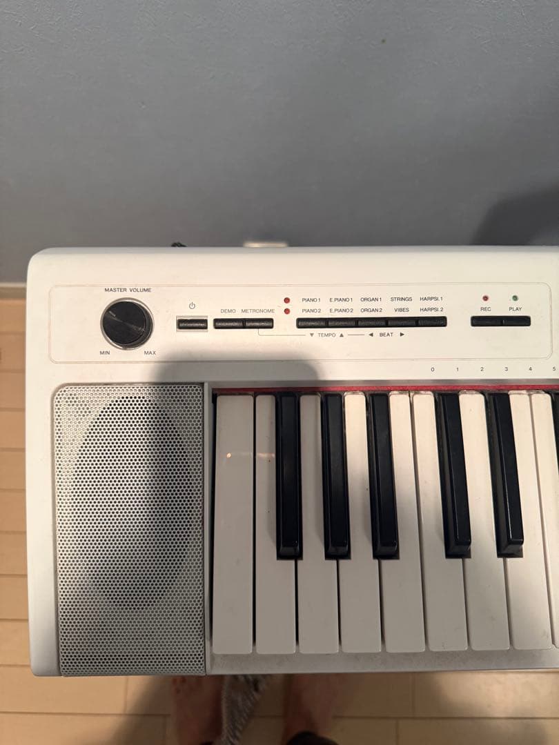 Yamaha piaggero NP-32 ホワイト　スタンド　楽譜台付き