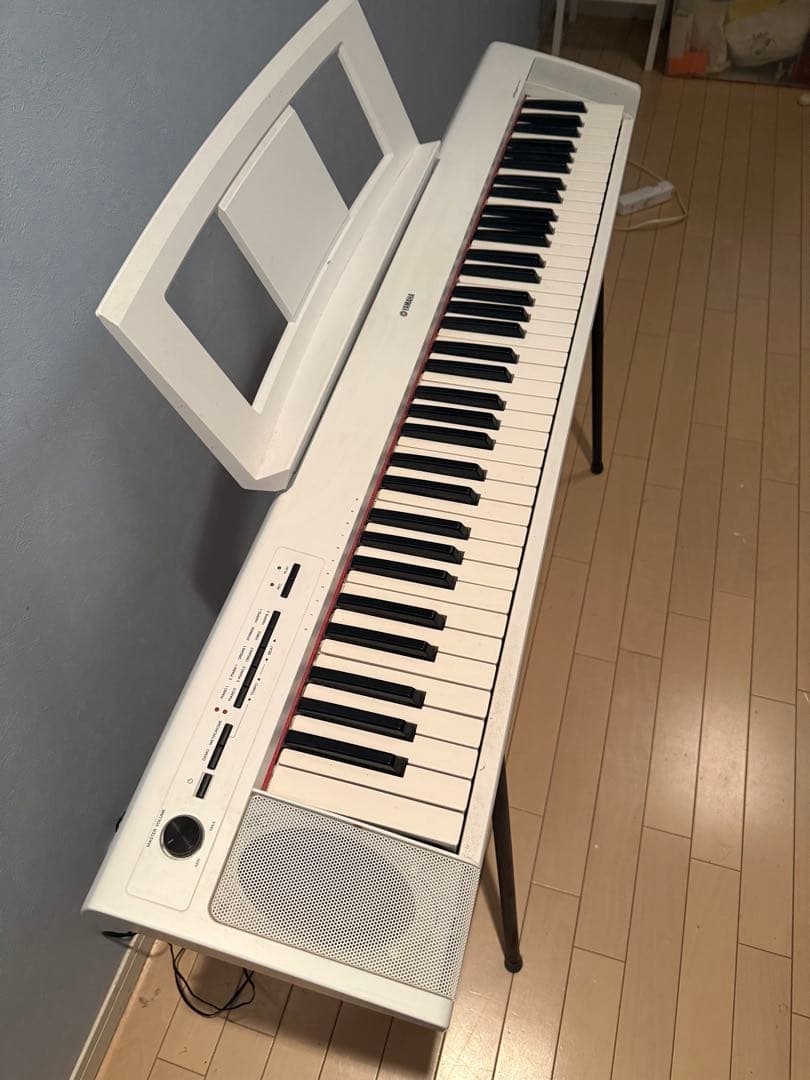 Yamaha piaggero NP-32 ホワイト　スタンド　楽譜台付き