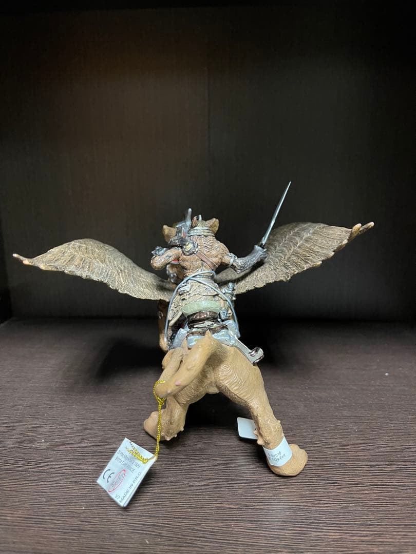 稀少品・グリフォン フィギュア 騎士付き